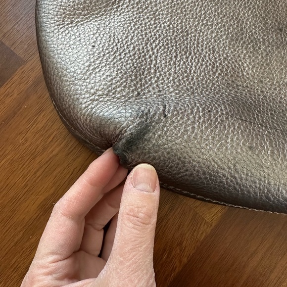 Silver metallic Michael Kors tote with drop chain handle - Picture 4 of 10